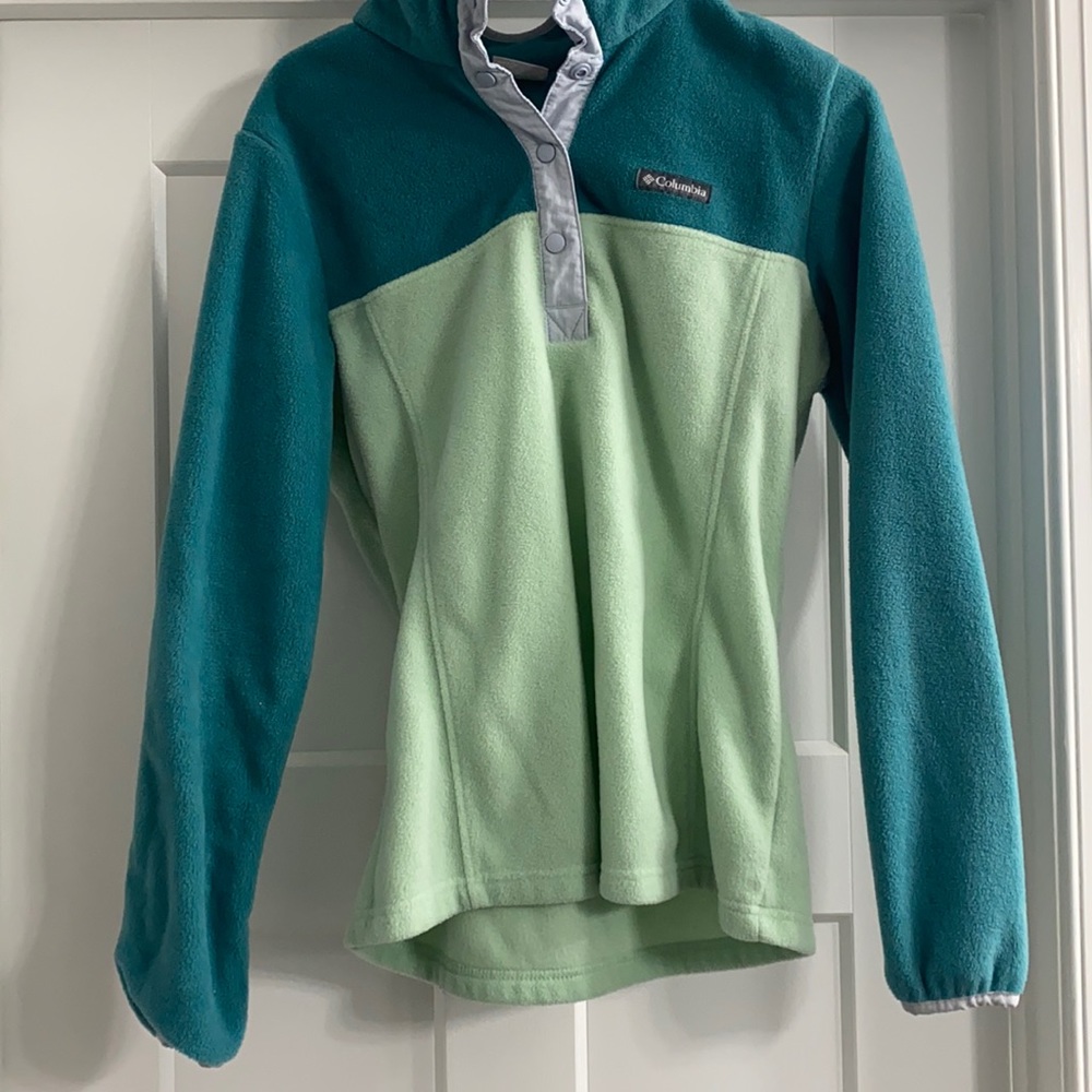 Columbia - women’s - sweatshirt - m